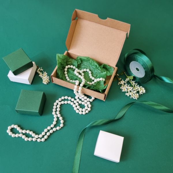 Microcorrugated cardboard box