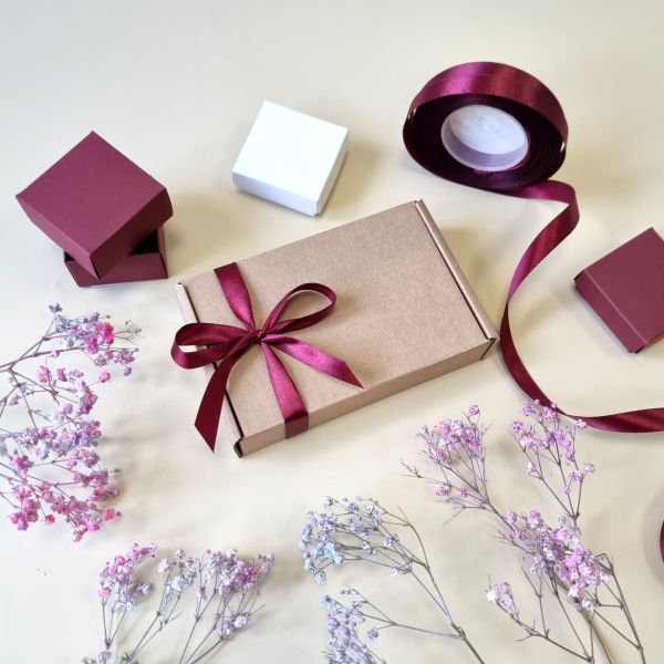 Microcorrugated cardboard box